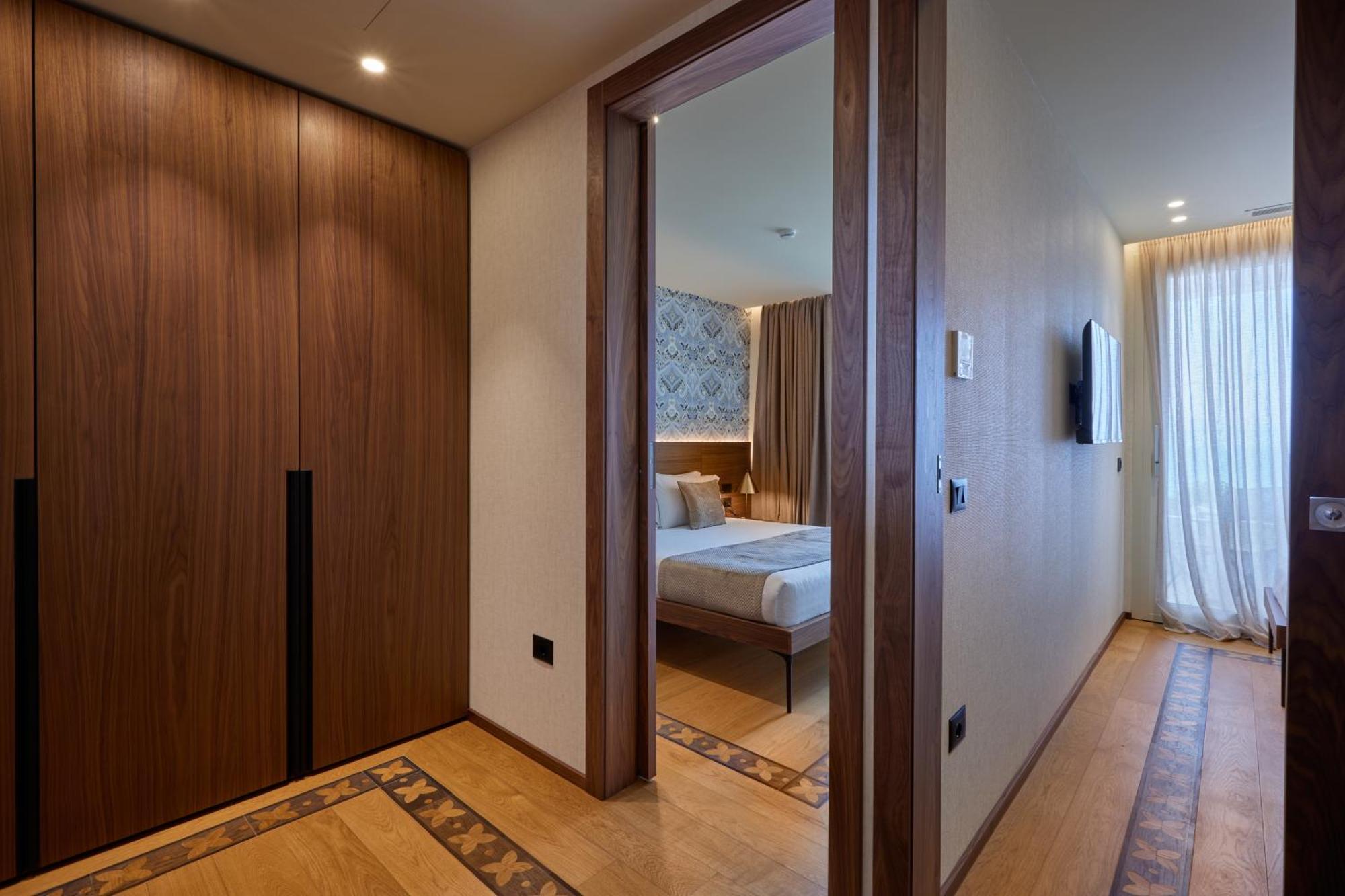 Valis Luxury Hotel Vlorë Exteriör bild