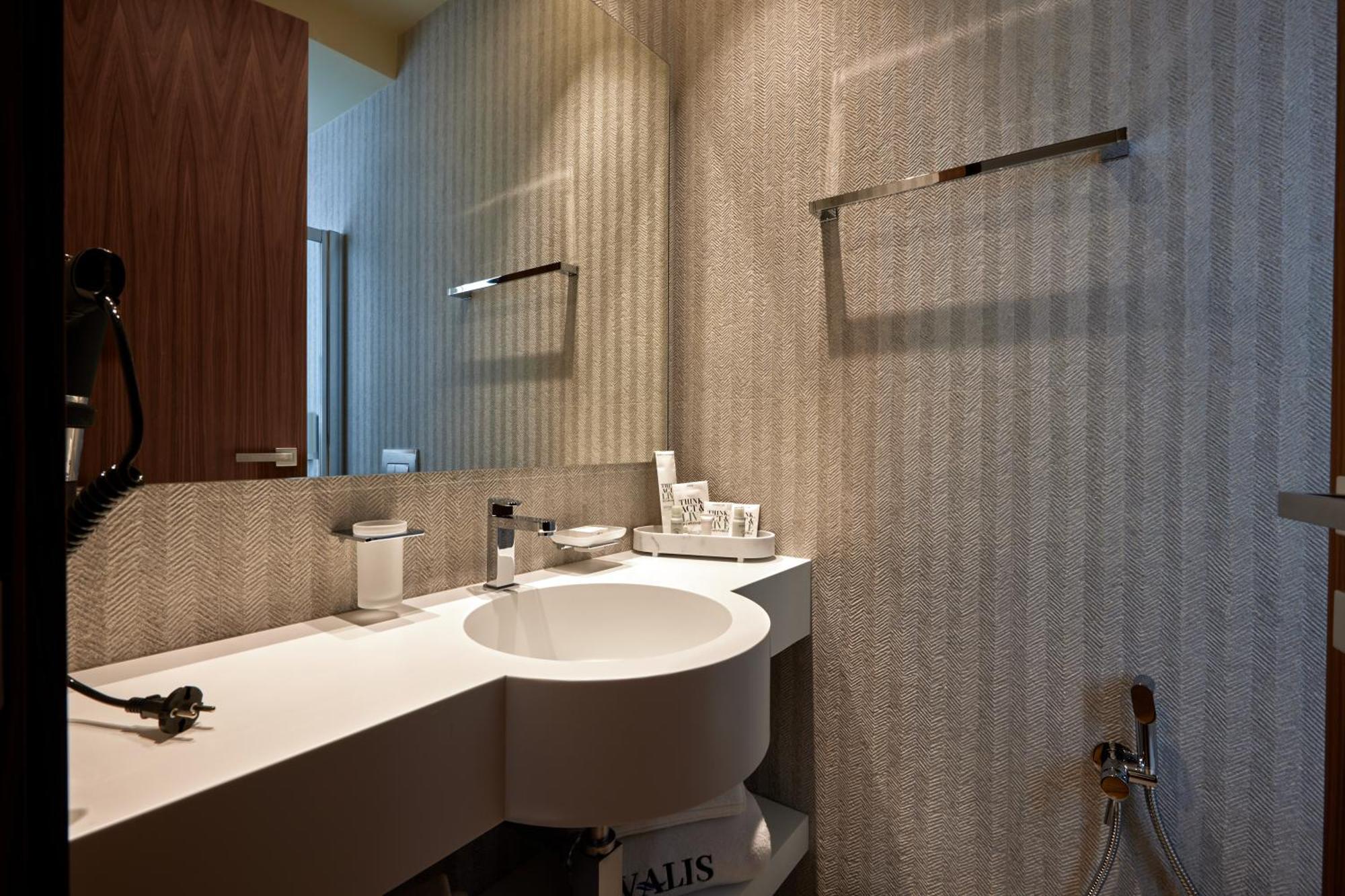 Valis Luxury Hotel Vlorë Exteriör bild